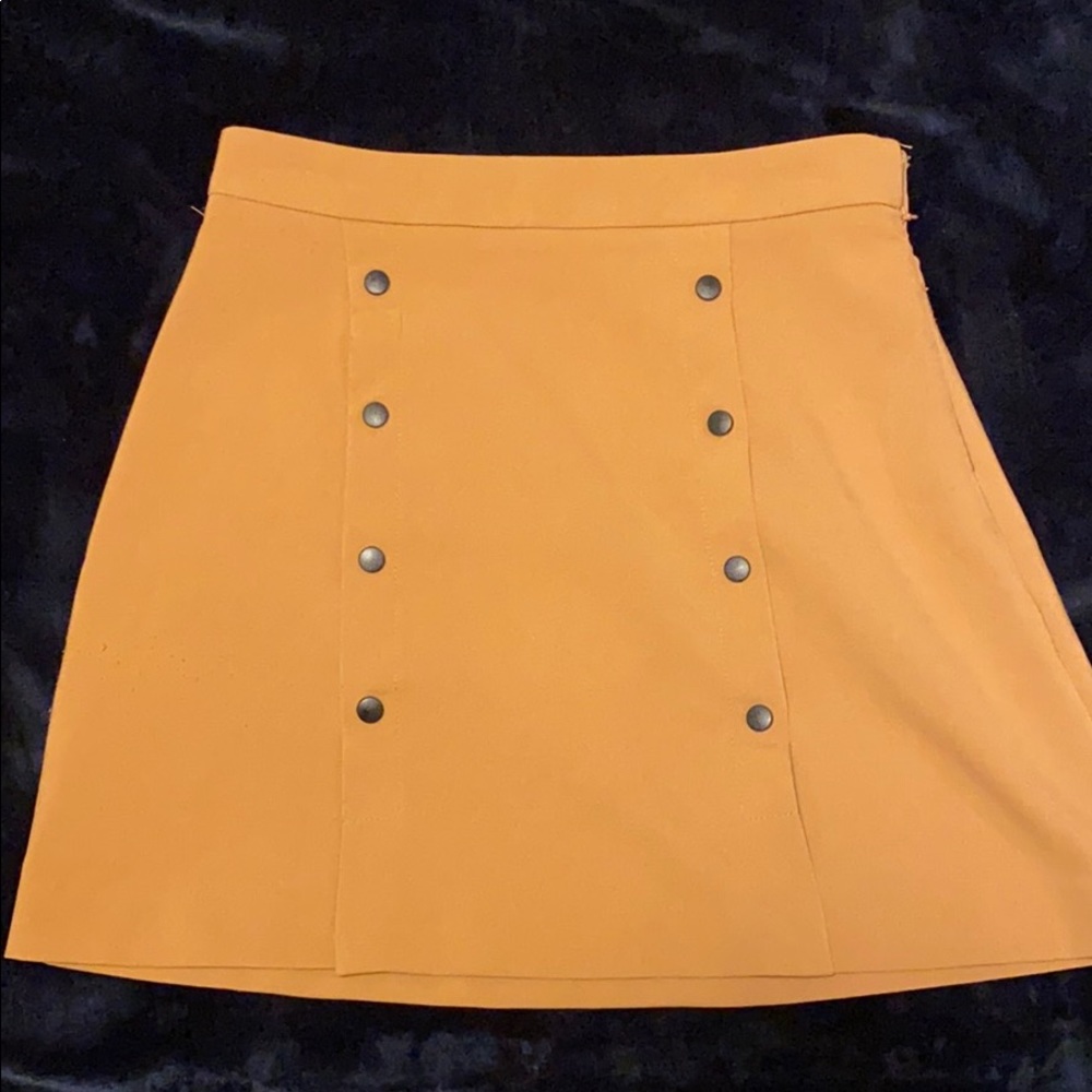 Cute tan skirt